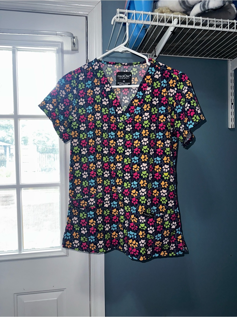 Women's Black Paw Print V-Neck Short Sleeve Scrub Top
